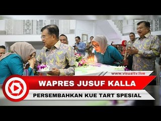 Ulang Tahun Ke-75 Mufidah Kalla, Wapres JK Persembahkan Kue Special