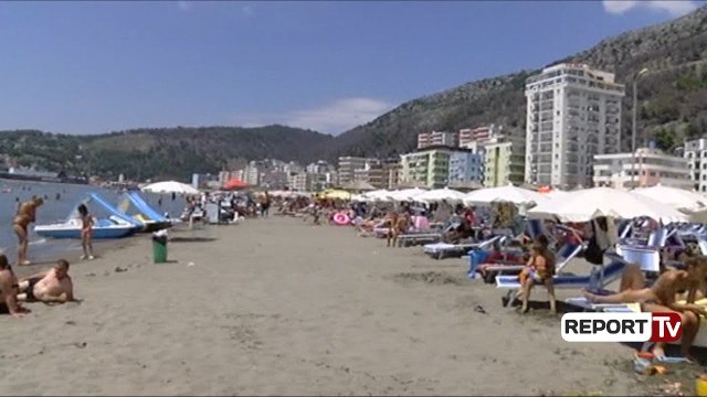 Report Tv - Shëngjin, ulet numri i pushuesve, operatorët turistikë: Populli s’ka lekë
