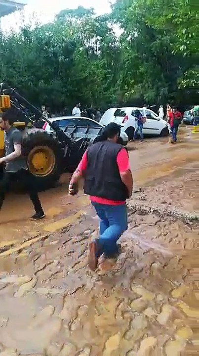 Πλημμυρισμένοι δρόμοι στο Μαρούσι