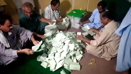 زعيم حزب الإنصاف يعلن فوز حزبه بالانتخابات الباكستانية