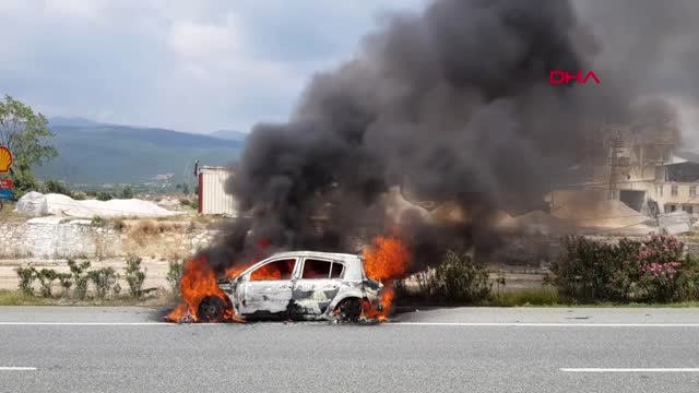 Bursa Seyir Halindeki Otomobil Alev Alev Yandı Hd