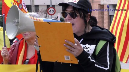 Medio centenar de personas recuperan El Papiol arrebatado por el separatismo