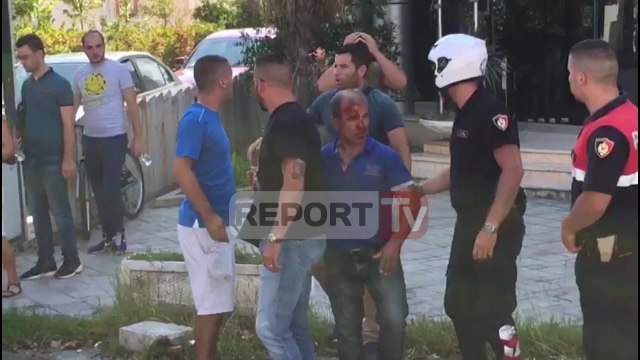Vlorë, biznesmeni nga Elbasani përplasje fizike para gjykatës me ish-ortakun e gurores për rrugën