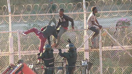 700 migrantes saltam cerca entre Marrocos e Ceuta