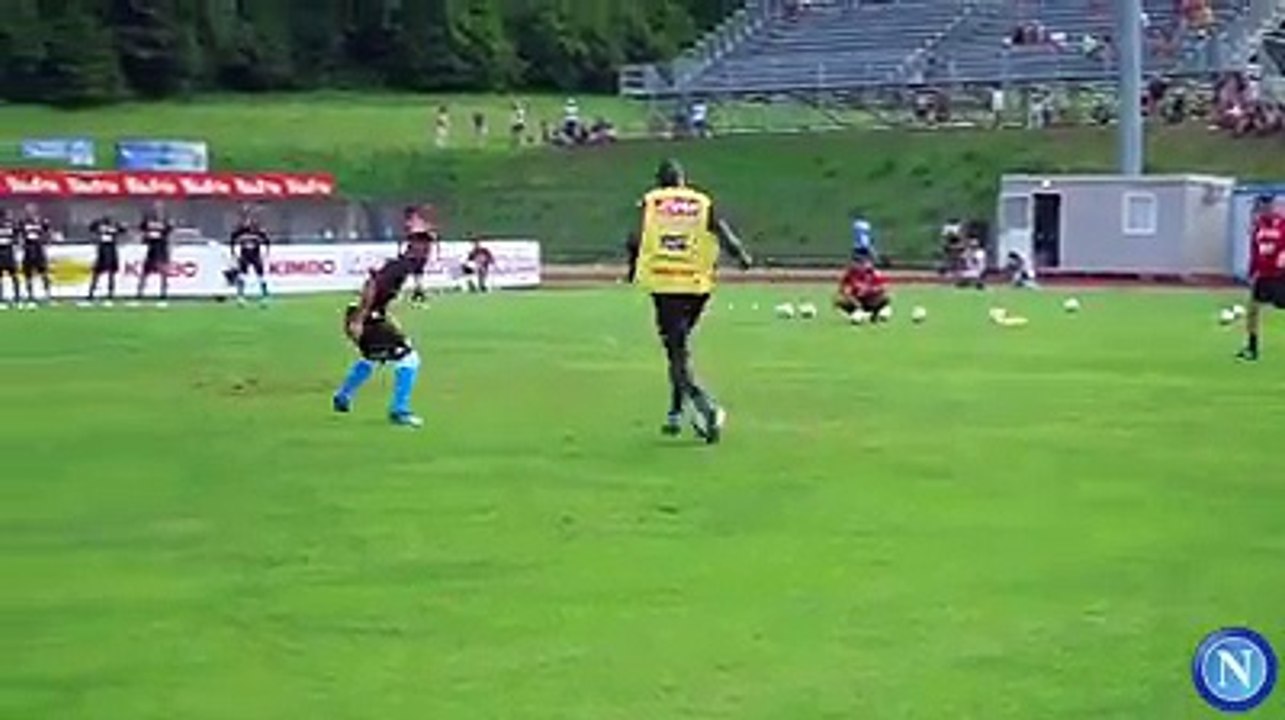 Le coup du foulard incroyable de Kalidou Koulibaly à l’entraînement