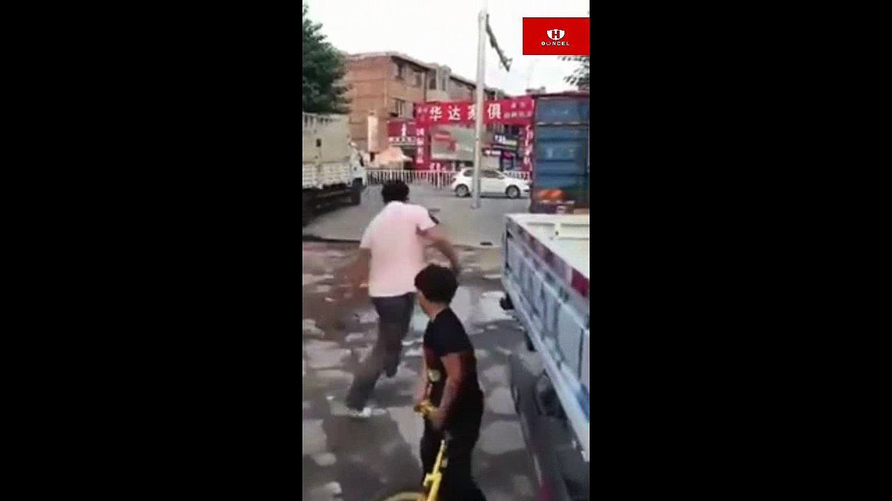 Maymunun Bisiklet Keyfi