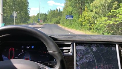 Tesla Model S Autopilot 2.0 on road without lines