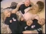 Trop mignons Bébés quadruplés qui se fendent la poire