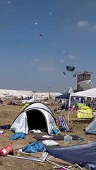 Une tornade arrache une dizaine de tentes dans un festival !