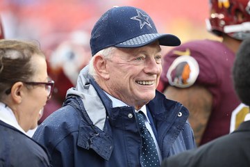 Cowboys Owner Jerry Jones Says Team Must Stand for National Anthem