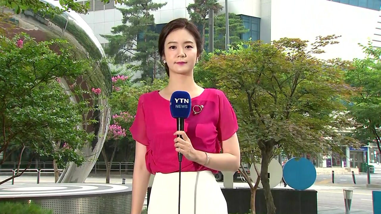 [날씨] '중복' 35℃ 웃도는 폭염...내륙 일부 소나기 / YTN
