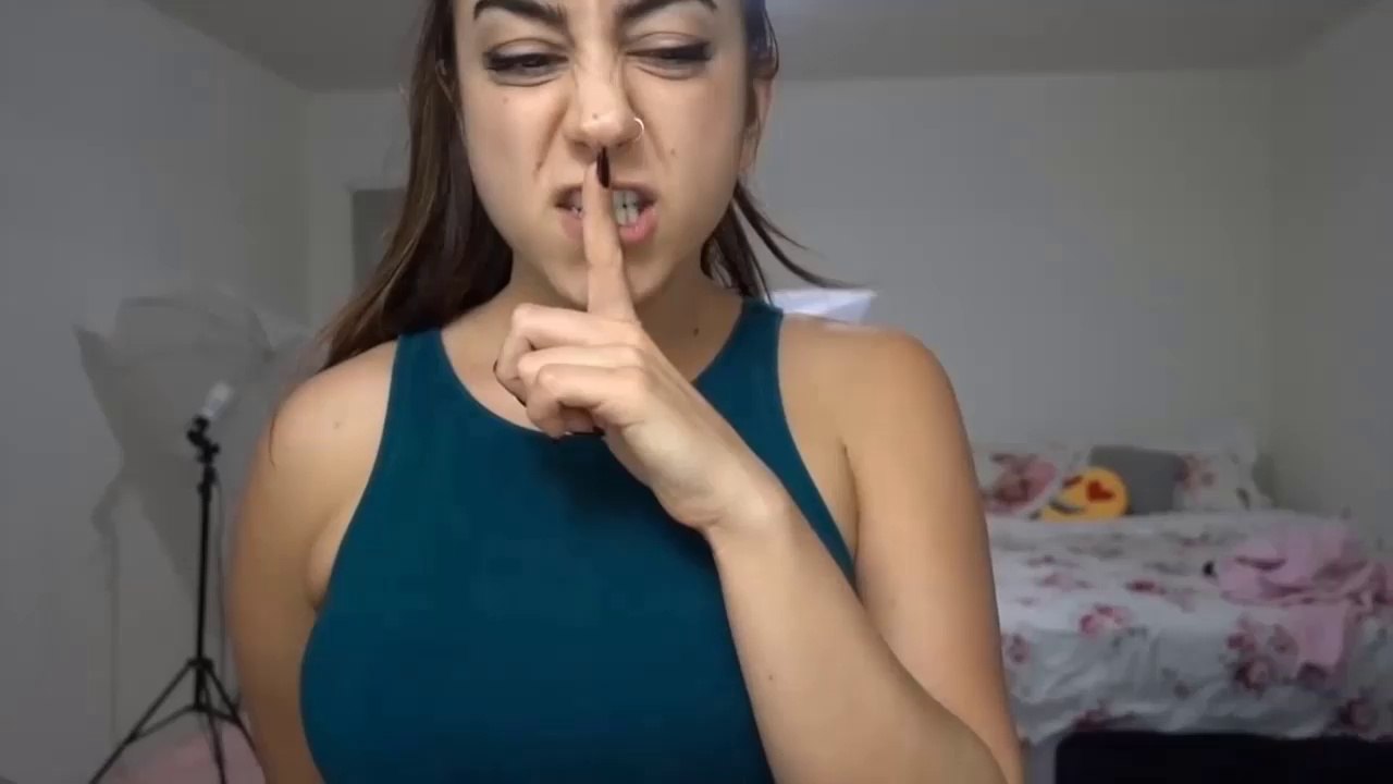 Girl Farts In Car Vine