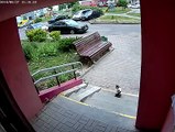 В Минске задержали велосипедного вора. Его засняла камера на входе в подъезд, о которой он знал.