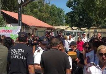 Police Evict Hundreds from 'Roma Camp' Near Rome