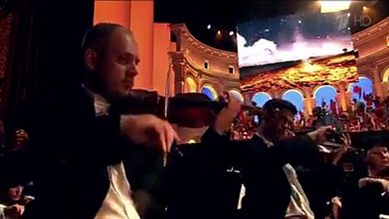 Le Camerounais Jacques Greg Belobo en Russie la veille de la finale de la coupe du monde, bal organisé à l'occasion de la finale de la coupe du monde devant le