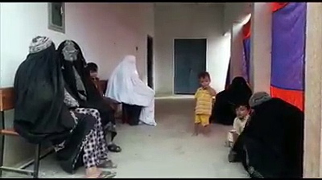 په جنوبي وزيرستان کې د ښځو او سړو په پولينګ سټېشنو څه ډول رايې کارول کيږي... د ډیوه په ويډيو کې يې وګورئ...