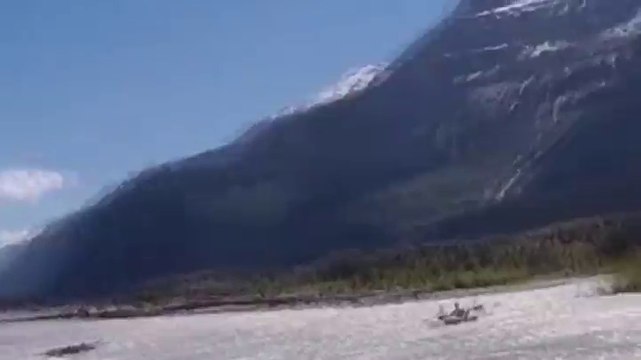 Des kayakistes attaqués par un ours