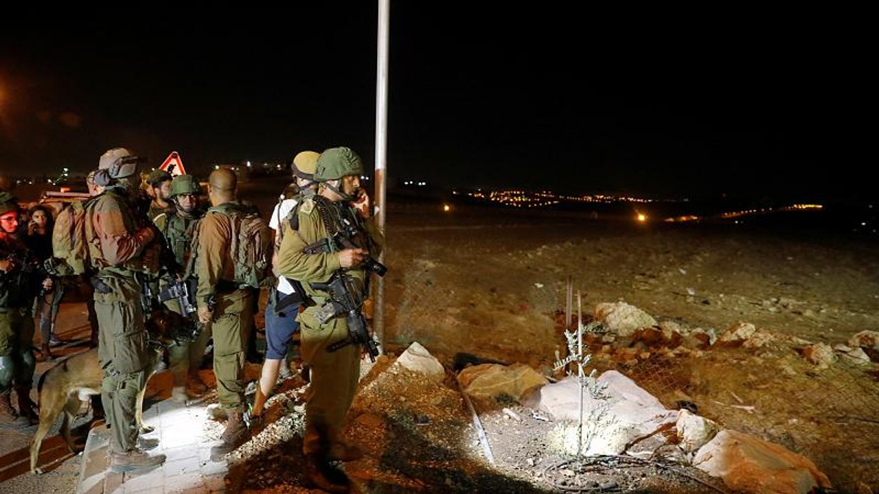 مقتل فلسطيني بالرصاص عقب طعن 3 مستوطنين في الضف...
