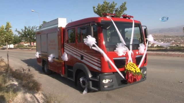 İtfaiye Erinin Gelin Arabası İtfaiye Aracı Oldu