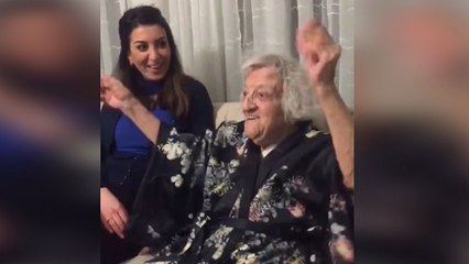 Bebek haberi alan insanların duygu dolu anları