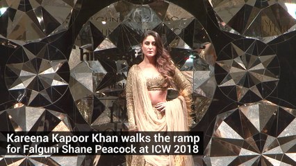 Video herunterladen: ICW 2018 : Kareena Kapoor Khan wore a glittery Falguni Shane Peacock lehenga