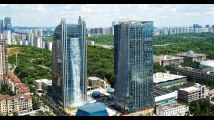 En Chine, un gratte-ciel improbable avec une cascade intégrée