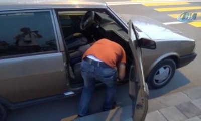 Otomobille evine giderken fark etti