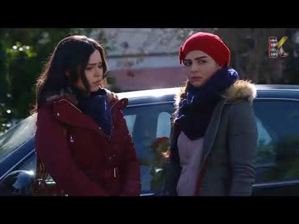 كمال ينتظر امام كلية الطب ليرى  يارا -  رشيد عس...