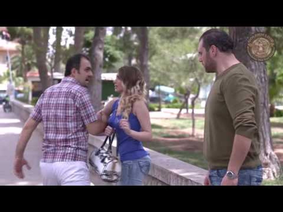 شقيق وصال يشاهدها مع سعيد ـ مقطع من مسلسل شو القصة-الحلقة 6