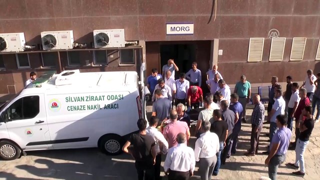 Baraj gölünde boğulan 4 kişinin cenazesi otopsi için hastaneye getirildi - DİYARBAKIR