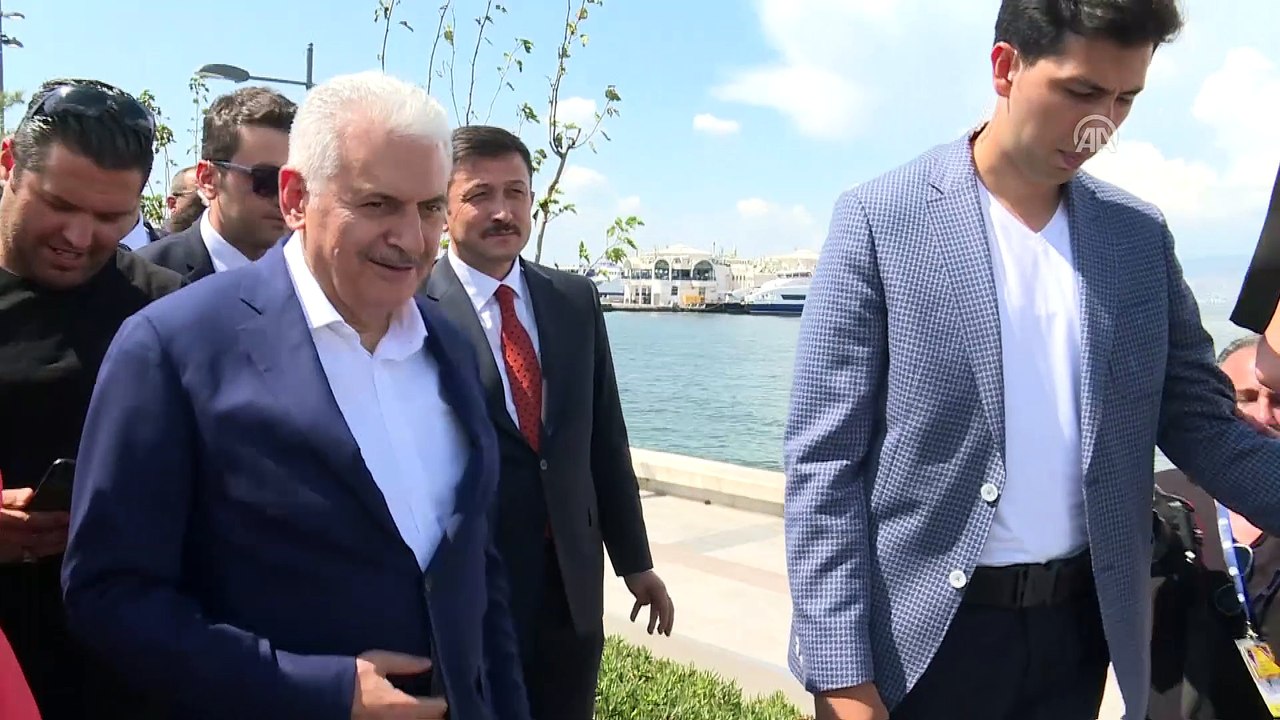 TBMM Başkanı Binali Yıldırım'dan genç çiftlere sürpriz - İZMİR