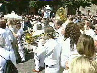 Johnny Hallyday - Hommage à Eddy Barclay (Funérailles du 18 mai 2005, M6)