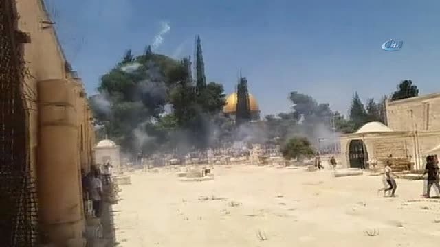 Mescid-i Aksa'da Gerginlik- İsrail, Göz Yaşartıcı Gaz ve Ses Bombaları ile Saldırdı