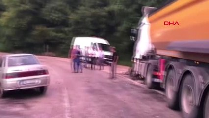 Bursa'da Tır ile Otomobil Çarpıştı: 5 Yaralı