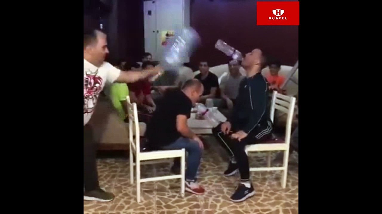 Pet Şişe Yerine Damacana İle Vuruyor