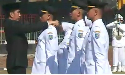 Presiden Jokowi Lantik Lulusan IPDN