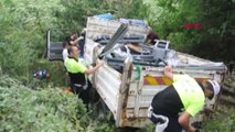 Tekirdağ Tarlaya Devrilen Kamyonetin Sürücüsü Halat Yardımıyla Kurtarıldı