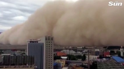 Çin'de kum fırtınası tüm şehri yuttu!