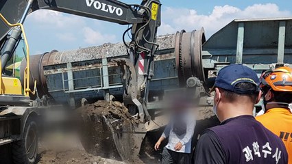 쓰레기 선별기에 근로자 끼여 숨져 / YTN