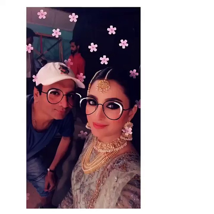 Very Happy Vibes! Mehwish Hayat and Nigah Hussain on Shoot (BTS) FunTime