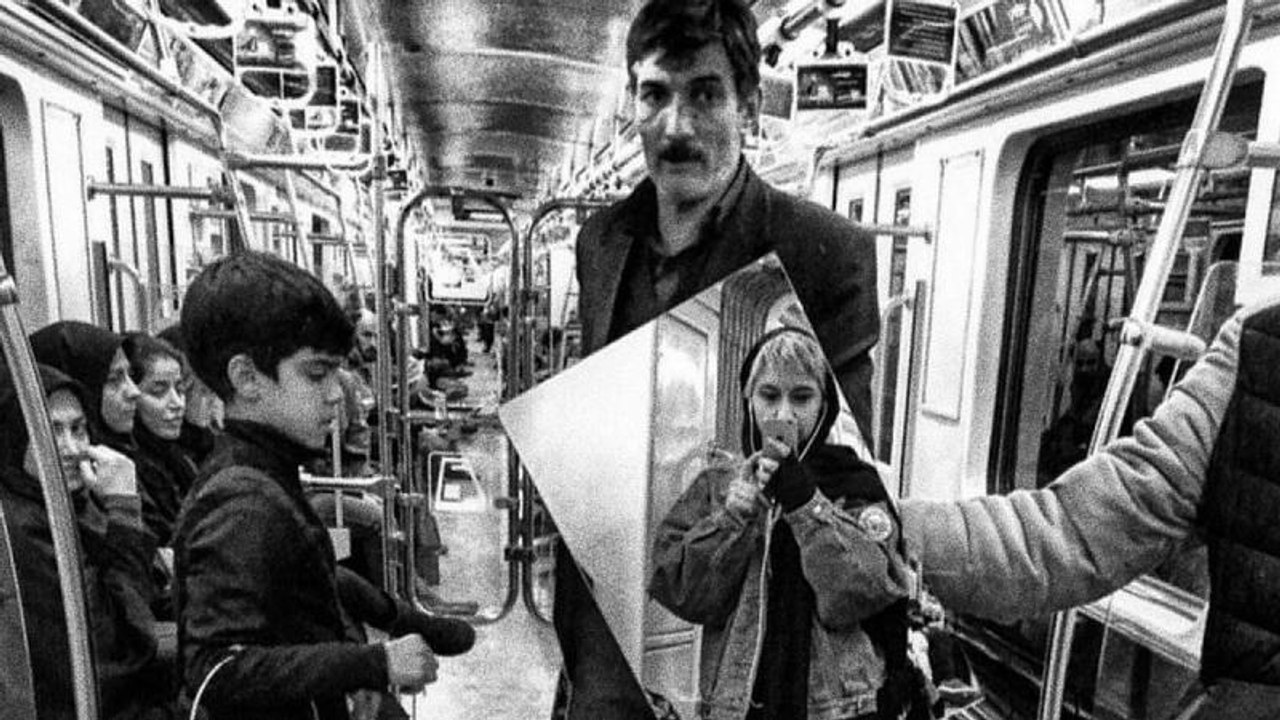 دختری که با عکس‌هایش از مترو حال‌ و‌ هوای تهران...