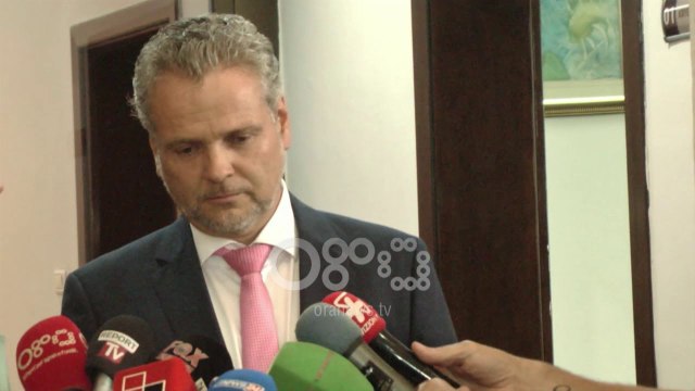 Ora News - Ku punohet bëhen dhe gabime , Ambasadori austriak flet për vettingun dhe opozitën