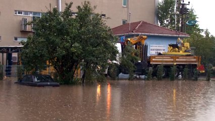 Kocaeli'de sağanak yağmur sonrası sel