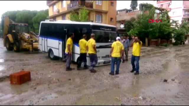 Manisa Turgutlu Sağanak Yağmura Teslim