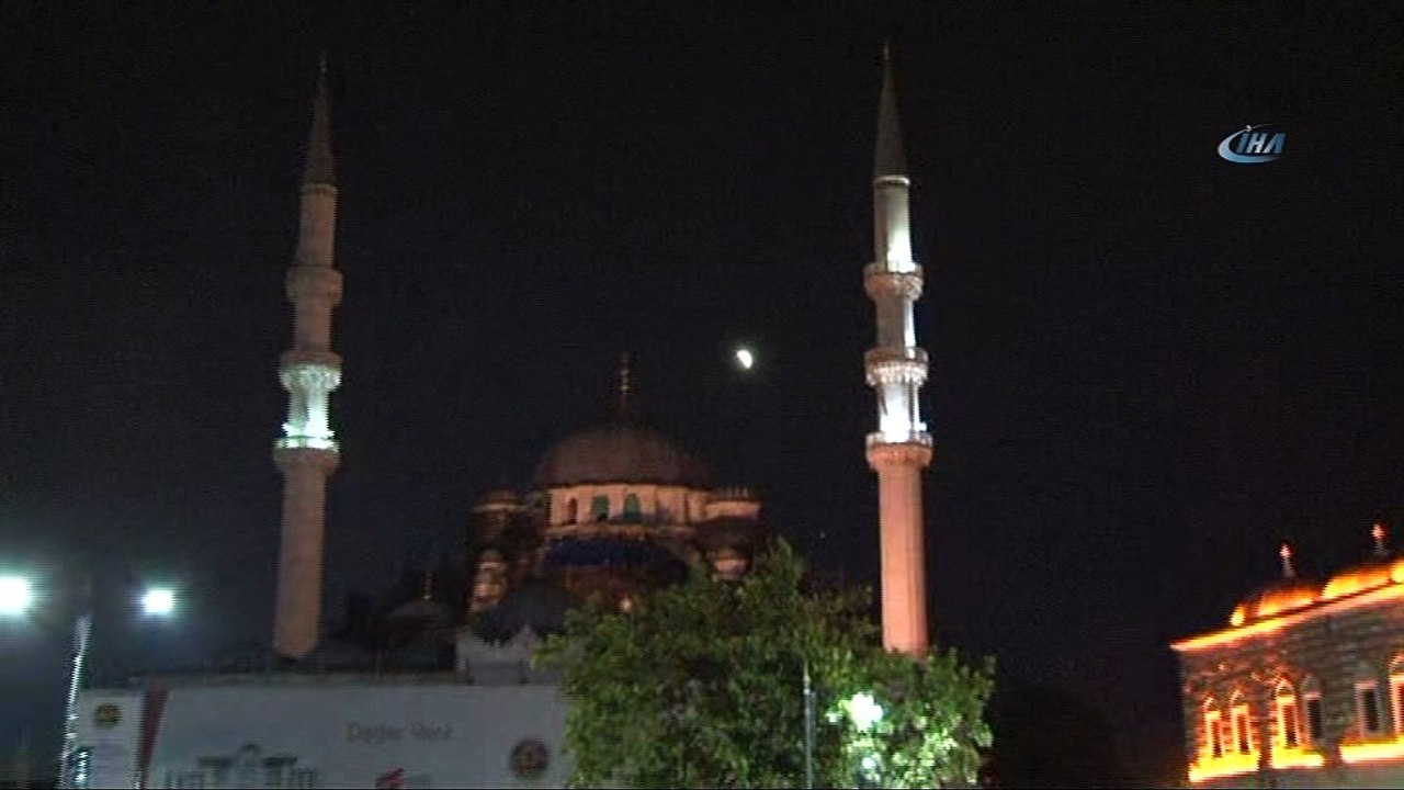 İstanbul'da 'Kanlı Ay Tutulması' başladı