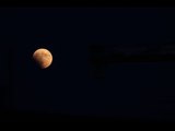 Eklipsi 'Hëna e Përgjakur' dhuron spektakël mbi qiellin e Tiranës, do zgjasë 4 orë/ (VIDEO FOTO)