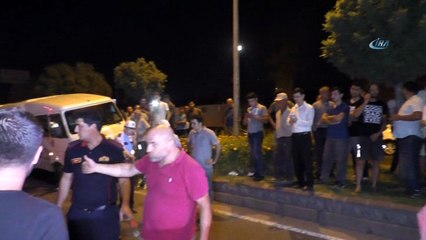 Yol kapanınca temizlik polislere kaldı