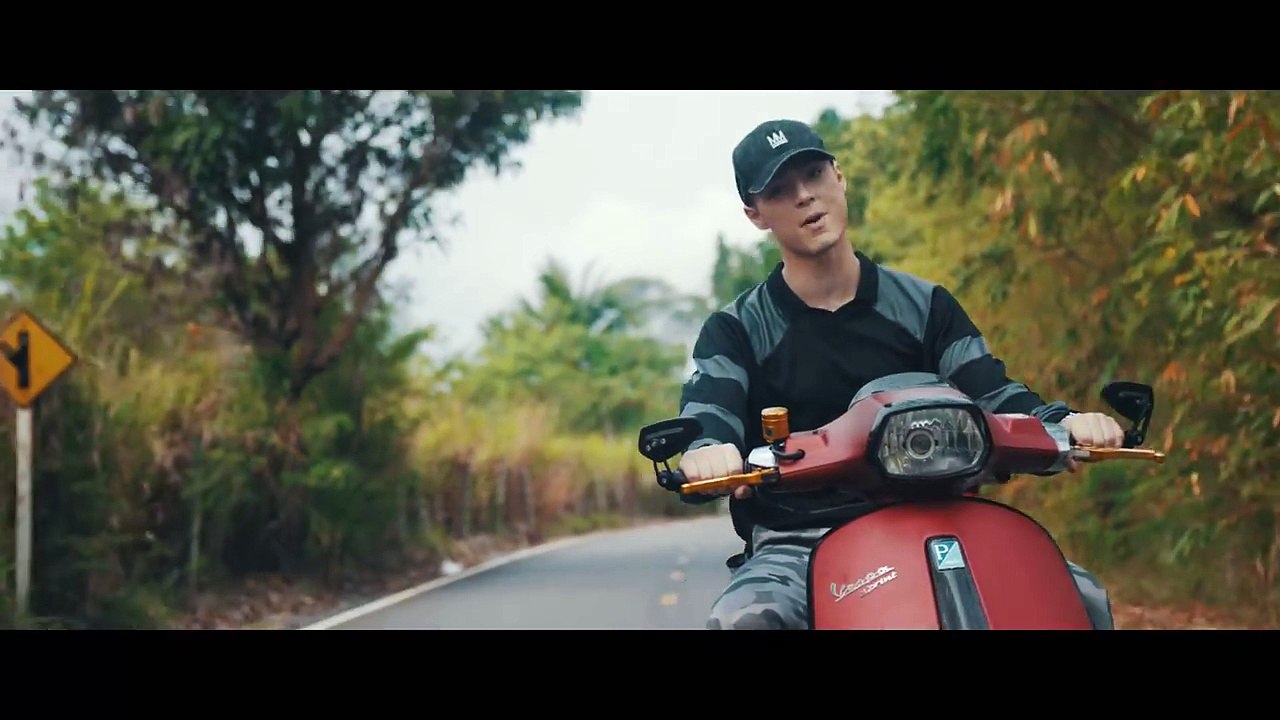 DIE LOCHIS - LAAAZY (Offizielles Musikvideo)