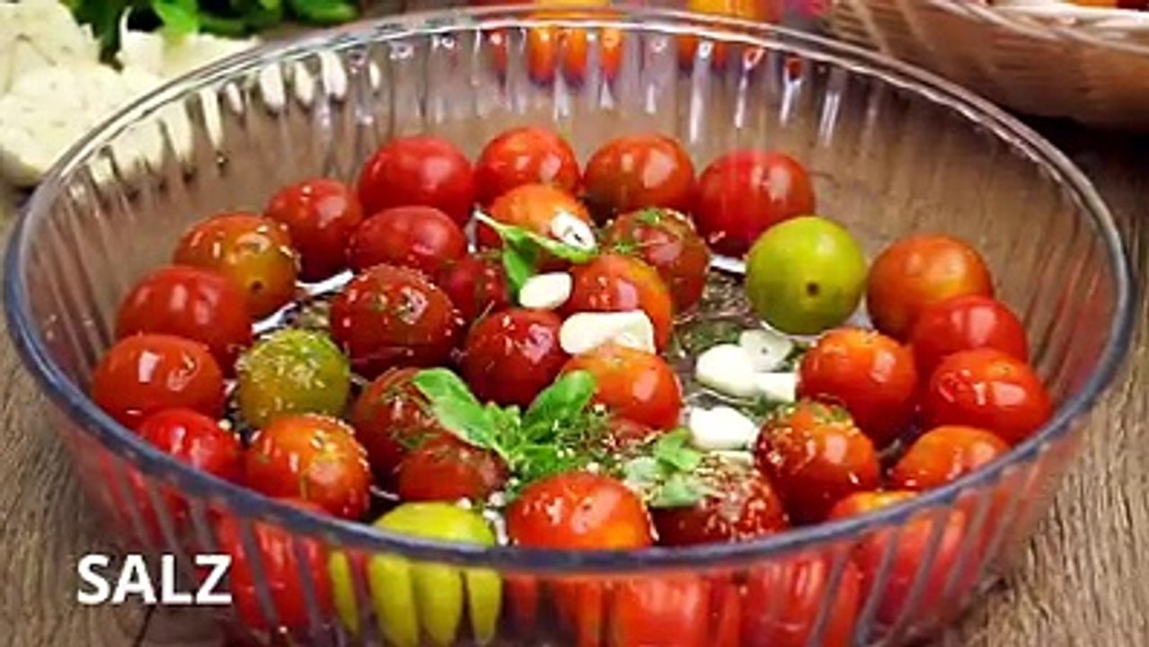 Tomaten entwickeln, wenn sie gebacken werden, einen sehr intensiven und himmlischen Geschmack. Zusammen mit dem cremigen Inneren des Burrata ergibt sich eine wa