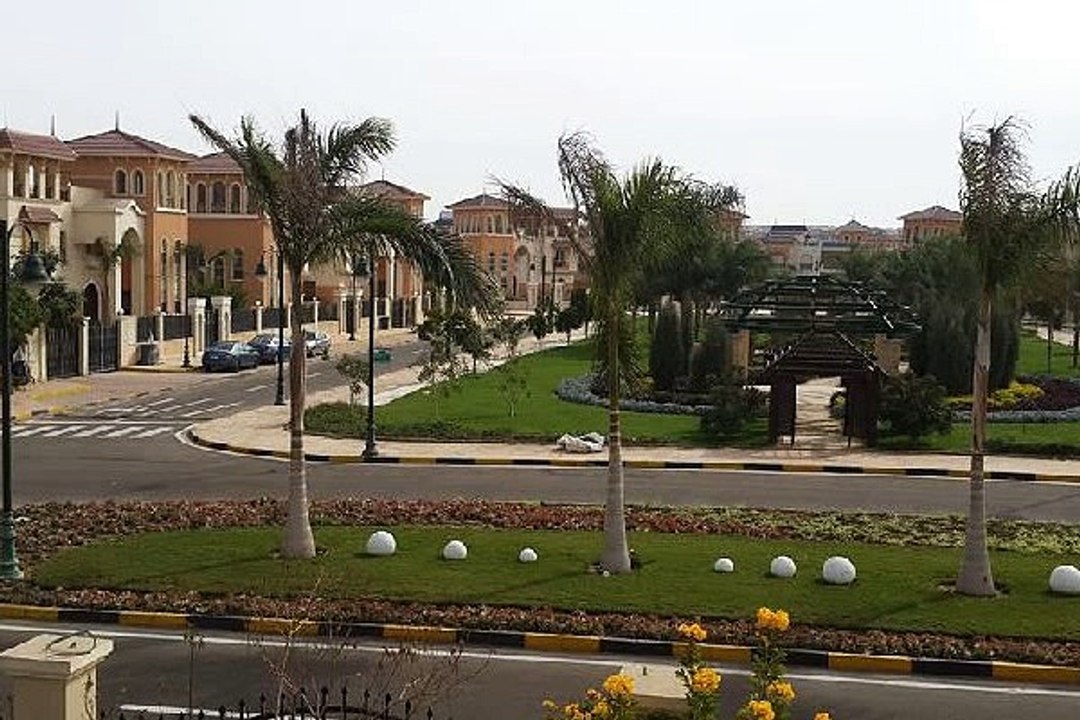 توين هاوس للبيع او الايجار في كمبوند ديار تشطيب سوبر لوكس